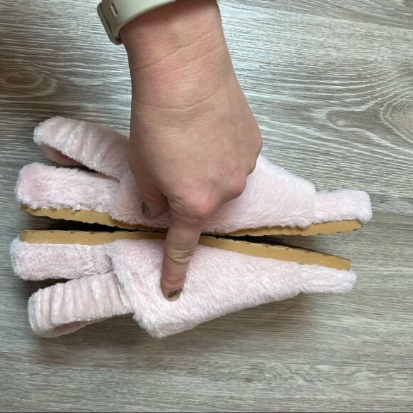Steve Madden Fluffy Pink Faux Fur Slipper MISMATCHED SIZE 8/9 New - Picture 6 of 7